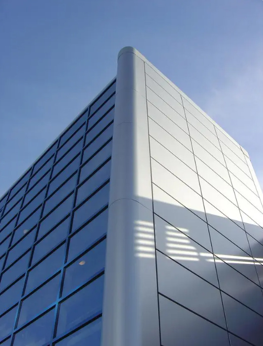 铝单板质量轻强度高，成为优质幕墙选材
